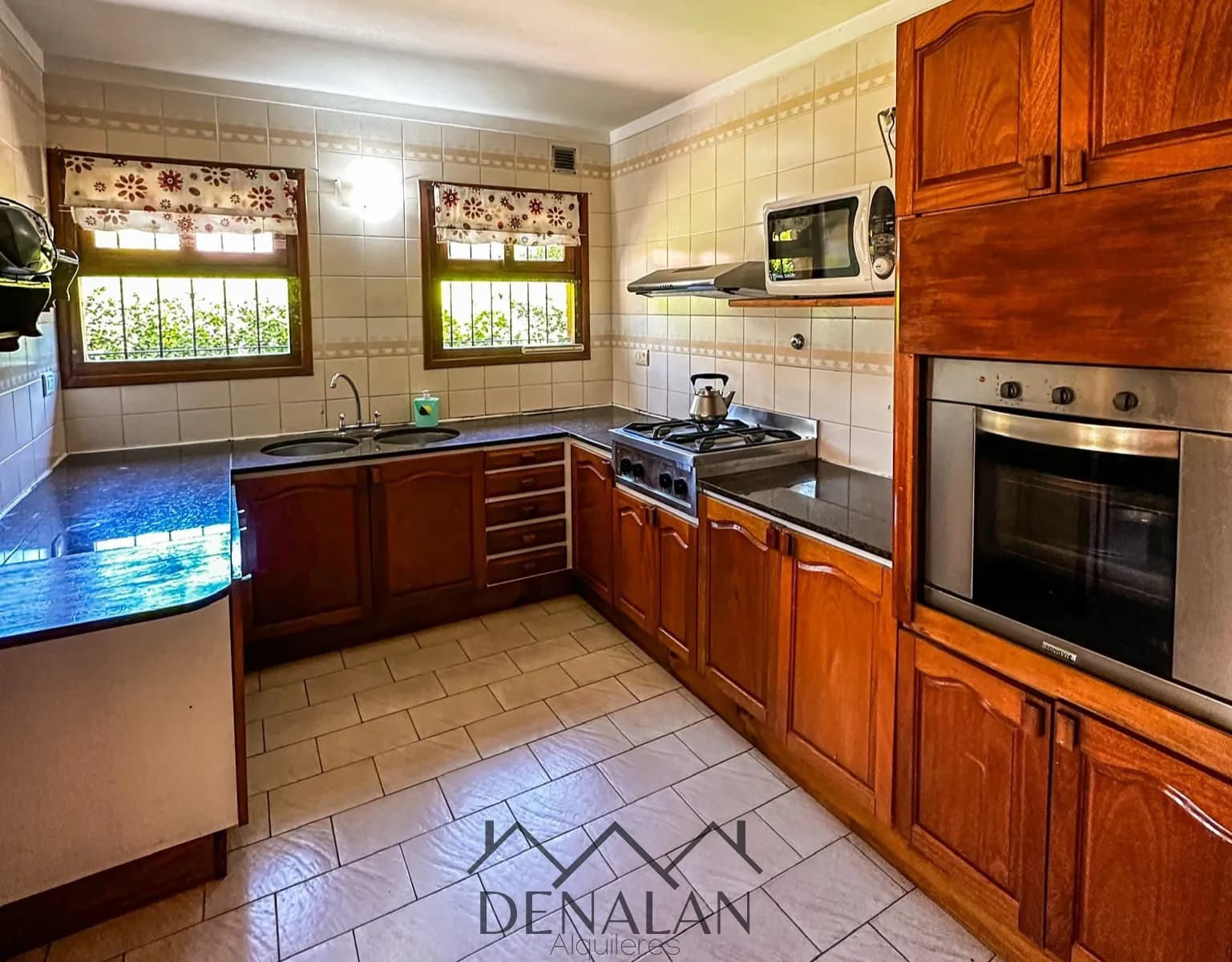 Chalet Tinta Roja — Cocina