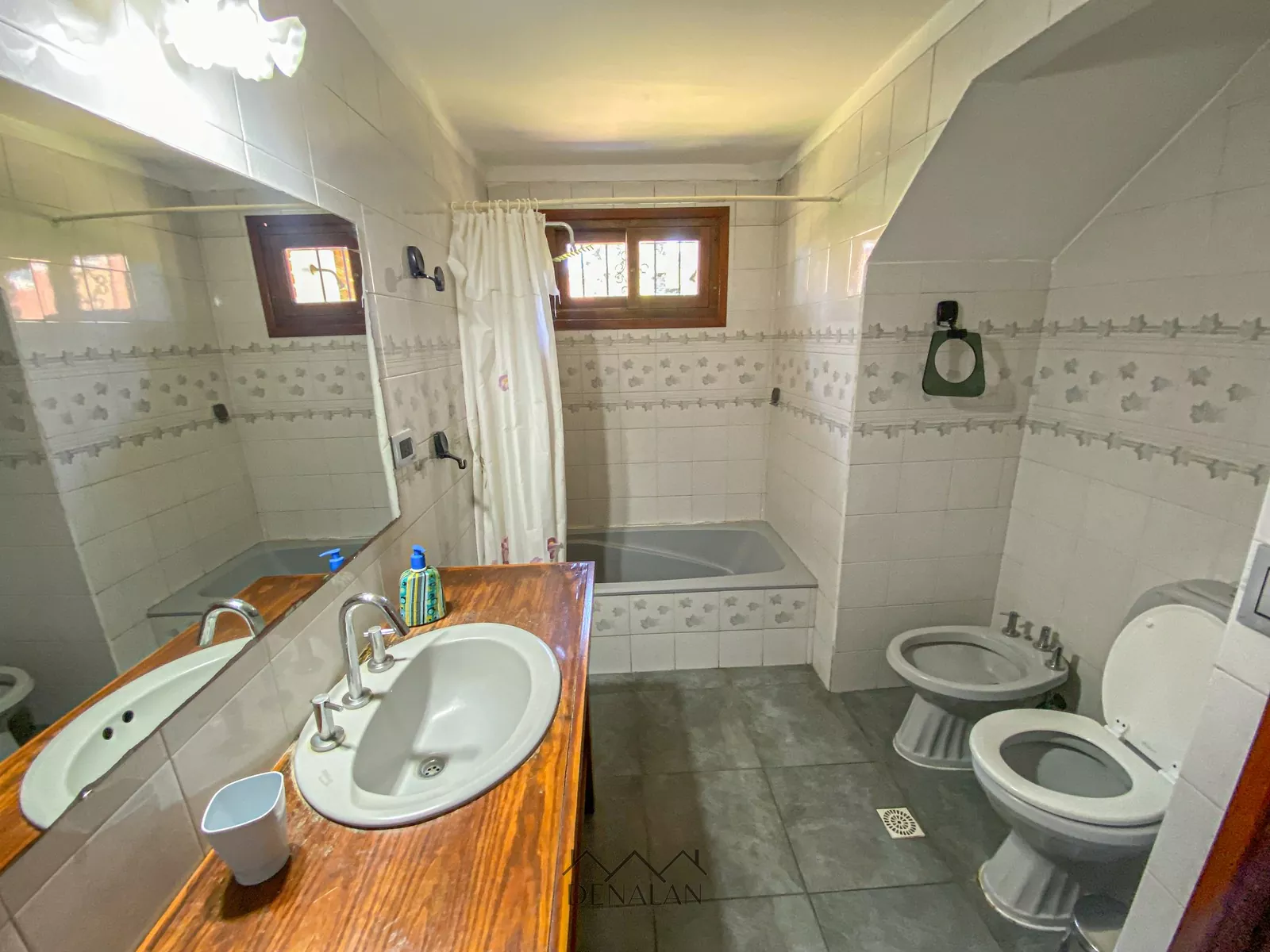 Chalet Tinta Roja — Baño PB